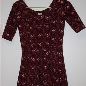 Maroon patterned modern-pleated dress
